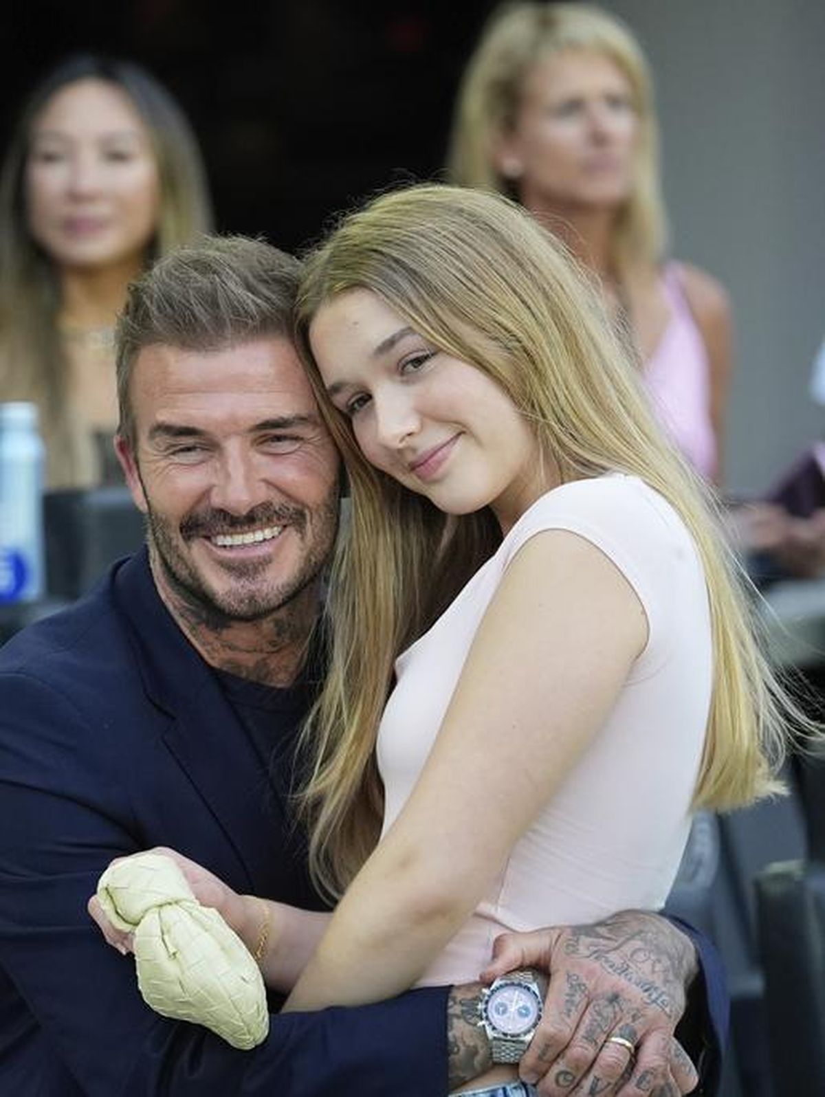 Peluk Sayang Putrinya di Depan Publik, David Beckham Tuai Kontroversi