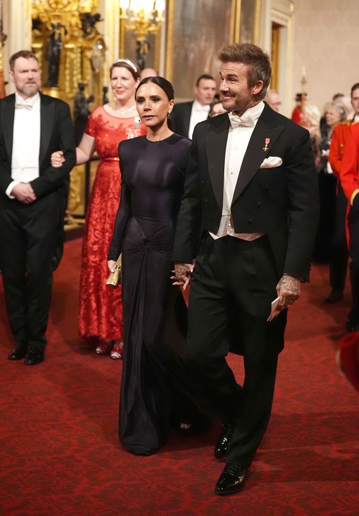 Victoria Beckham Ikut Jamuan Resmi di Buckingham, Gayanya Minimalis Elegan