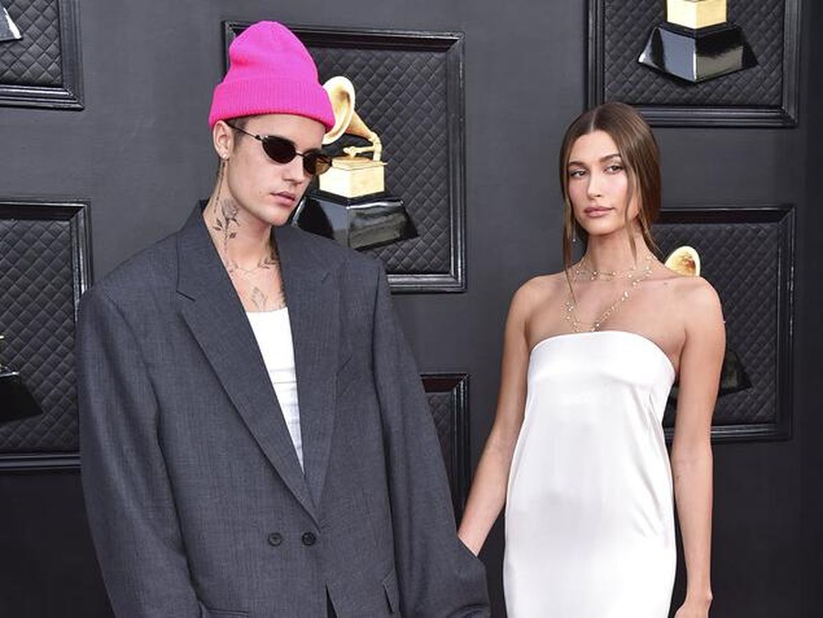 Hailey Baldwin Digosipkan Cerai dari Justin Bieber, Jawab Lewat Tas